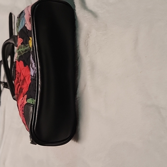 Vera Bradley purse! - Picture 4 of 5